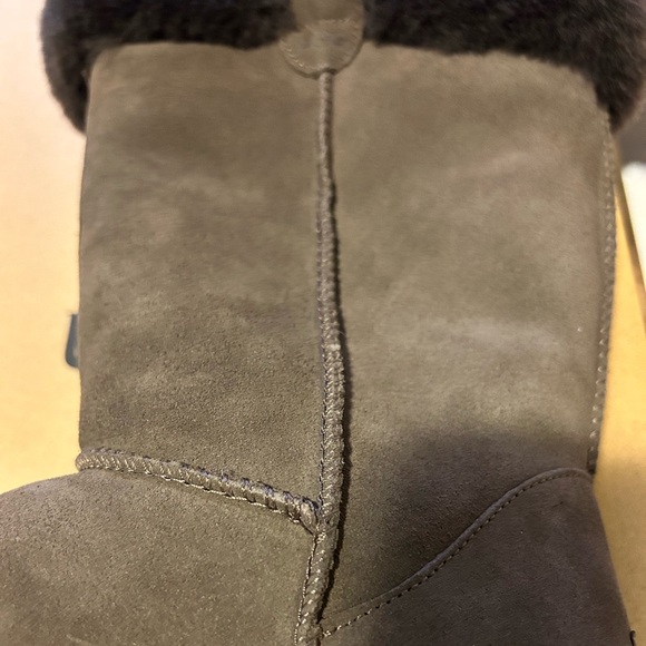 🆕NEW & AUTHENTIC UGG TALL BOOTS🆕 - Picture 14 of 14